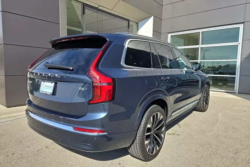2025 Volvo XC90 Plus photo 1