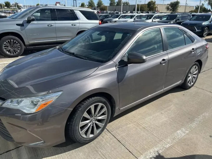 2017 Toyota Camry XSE V6 photo 1