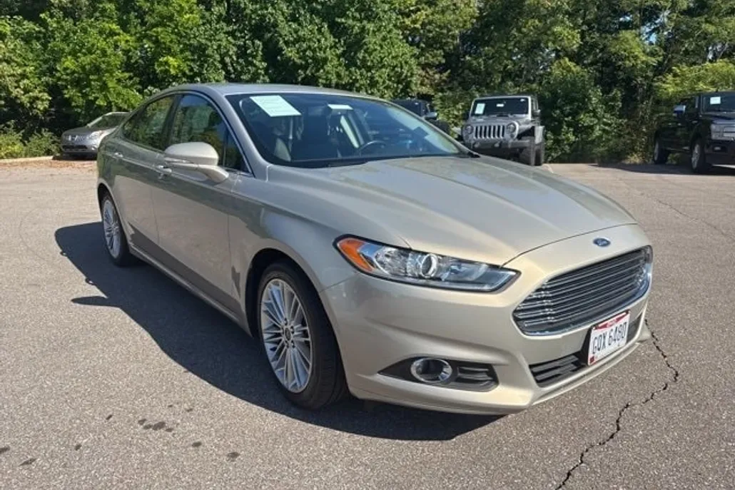2015 Ford Fusion SE photo 1