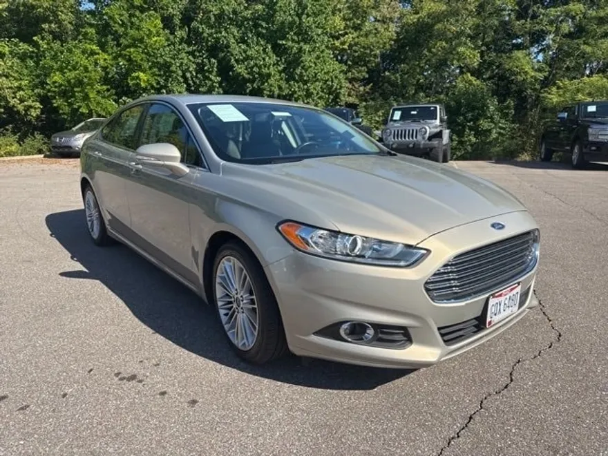 2015 Ford Fusion SE photo 1