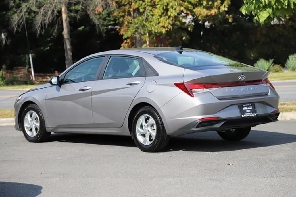 2023 Hyundai Elantra SE photo 1