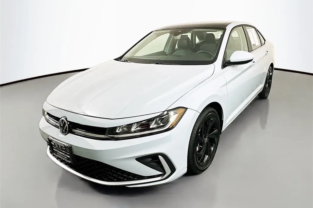 2025 Volkswagen Jetta SE photo 1