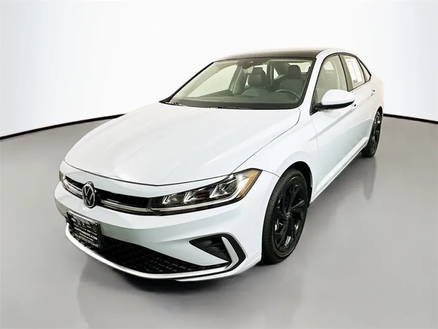 2025 Volkswagen Jetta SE photo 1