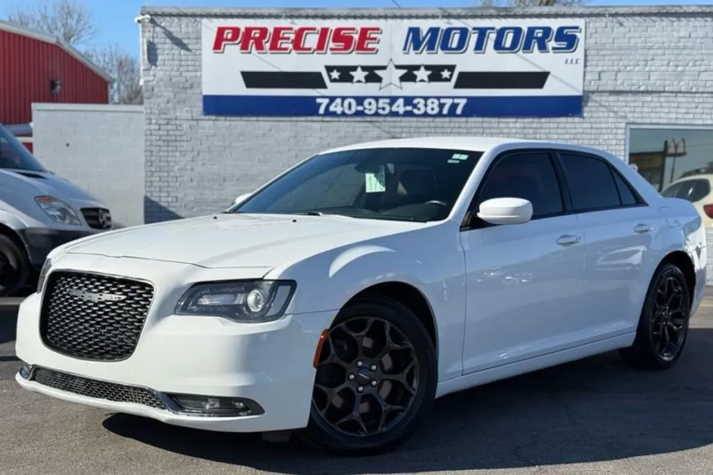2019 Chrysler 300 S photo 1