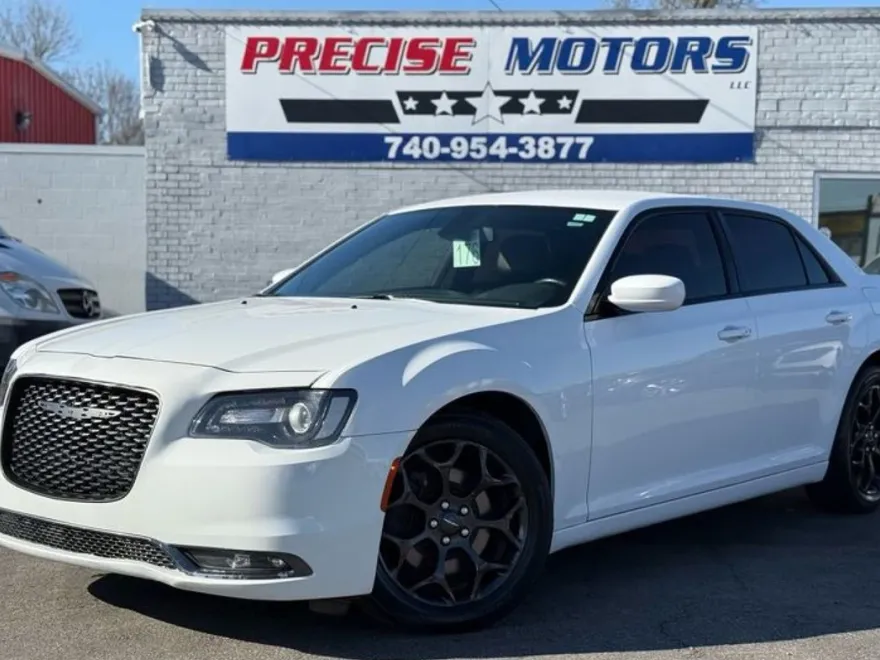2019 Chrysler 300 S photo 1