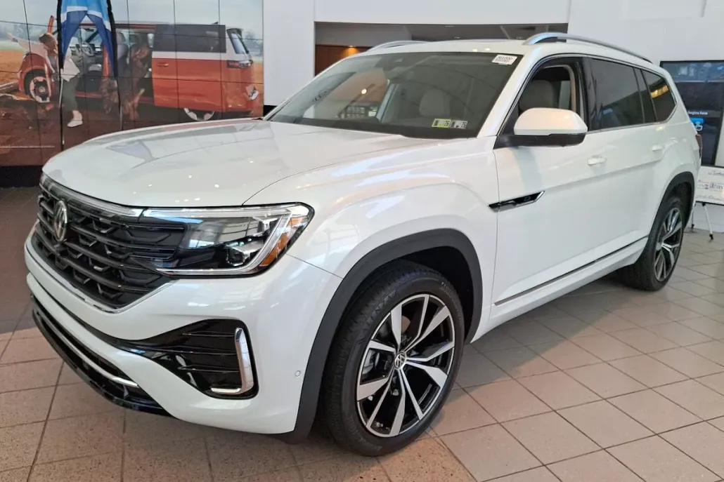 2026 Volkswagen Atlas SEL Premium R-Line photo 1