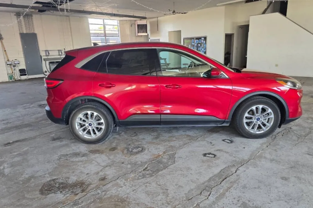2020 Ford Escape SE photo 1