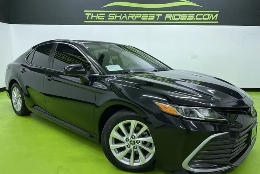 2018 Toyota Camry LE photo 1