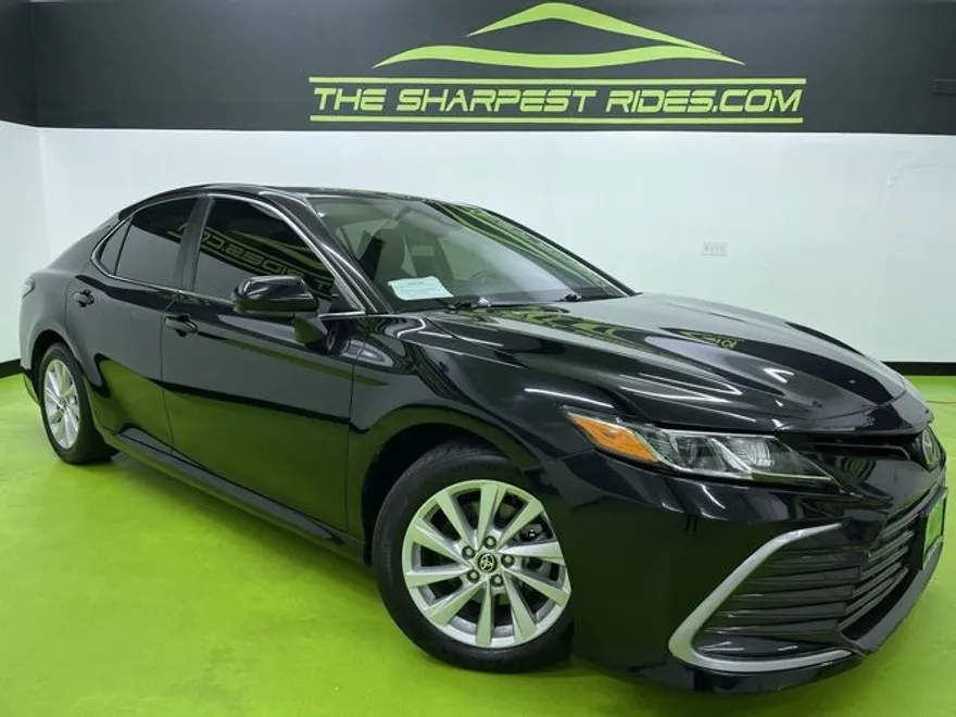 2018 Toyota Camry LE photo 1