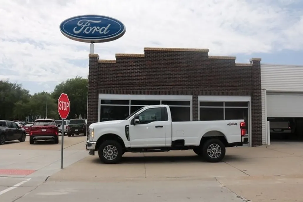 2025 Ford F-350 XLT photo 1
