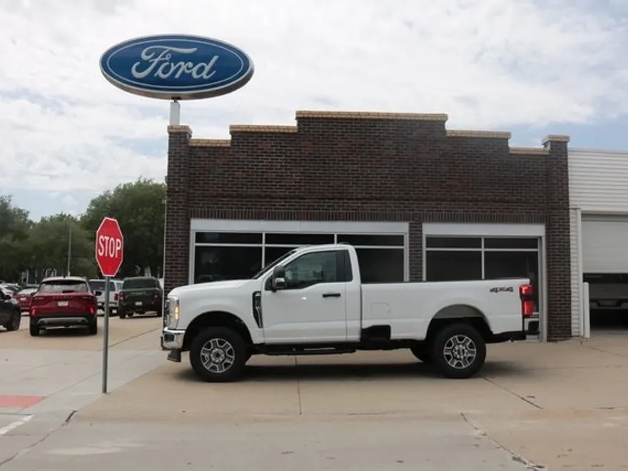 2025 Ford F-350 XLT photo 1