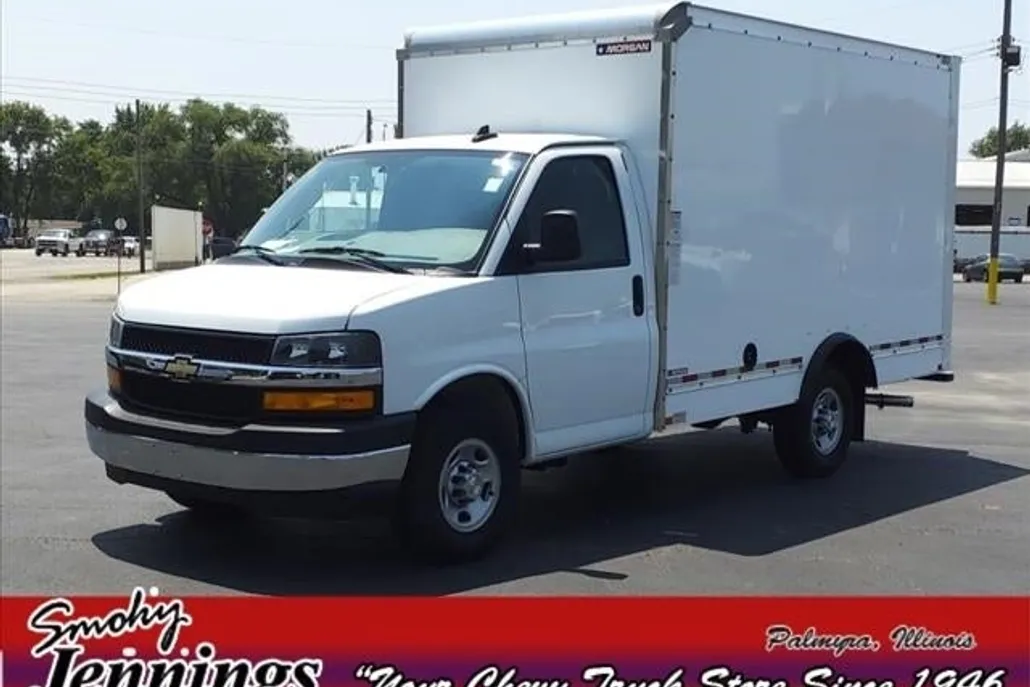 2022 Chevrolet Express Cutaway 3500 Base photo 1