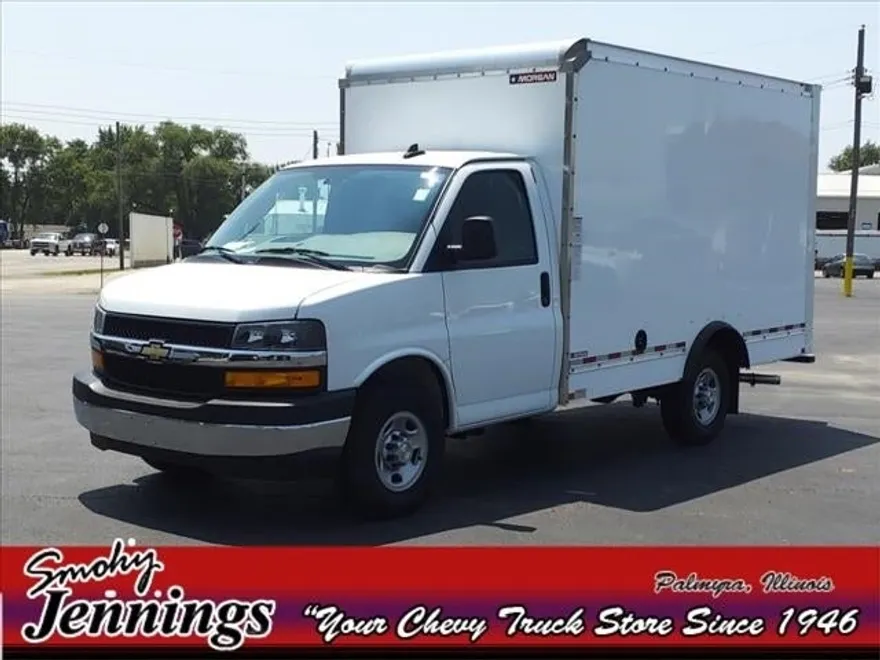 2022 Chevrolet Express Cutaway 3500 Base photo 1