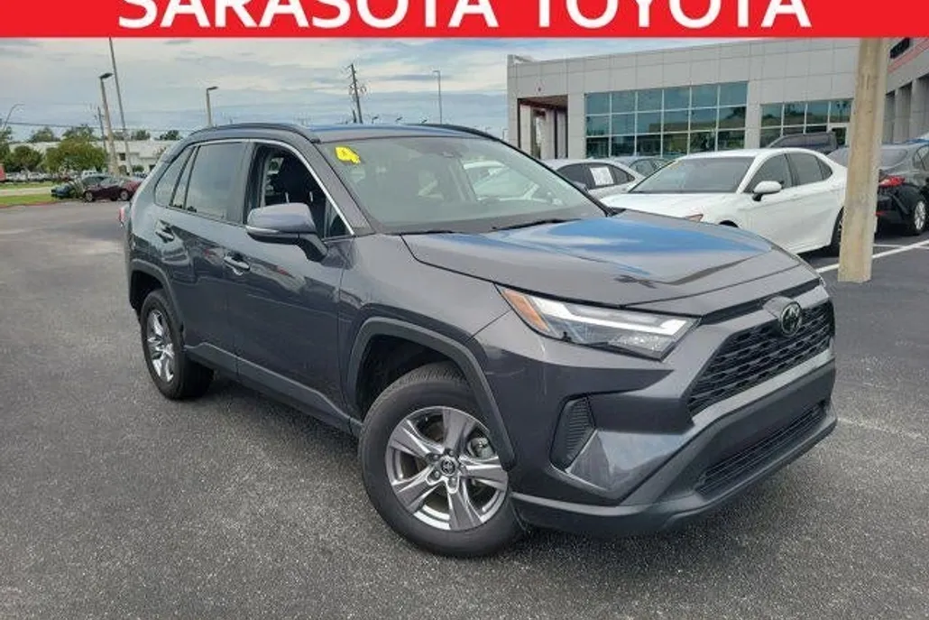 2024 Toyota RAV4 XLE photo 1