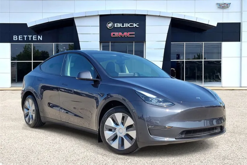 2024 Tesla Model Y Long Range photo 1