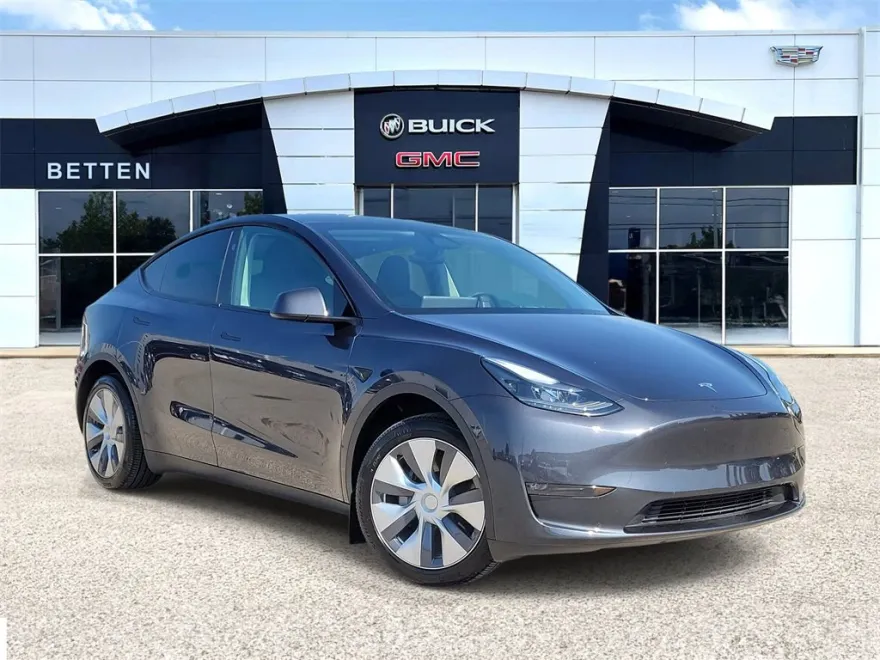 2024 Tesla Model Y Long Range photo 1