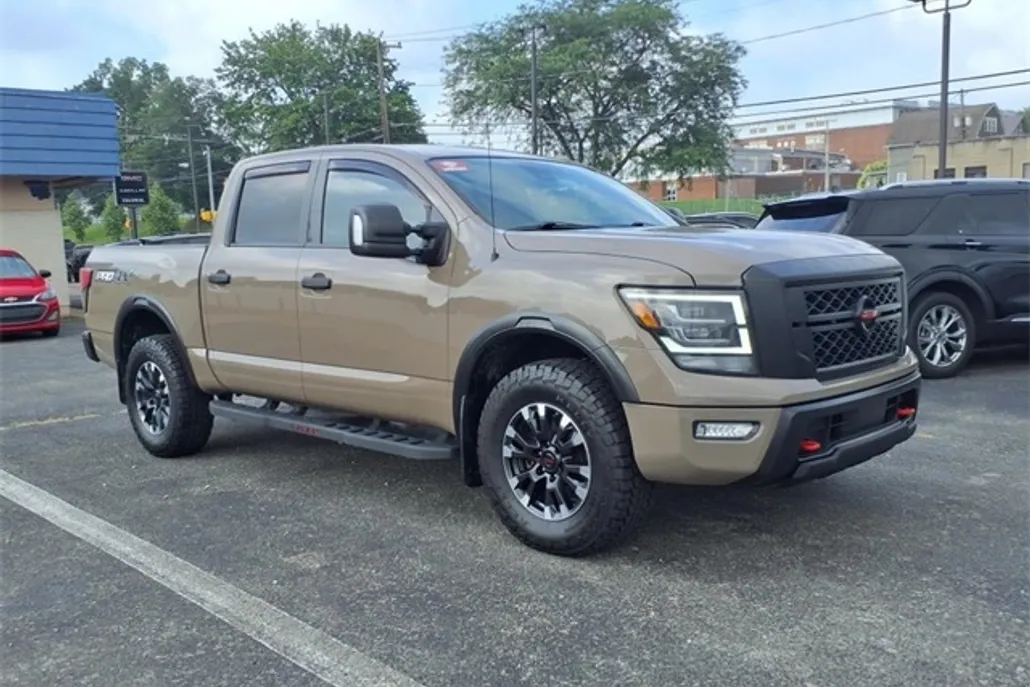 2021 Nissan Titan Crew Cab PRO-4X photo 1