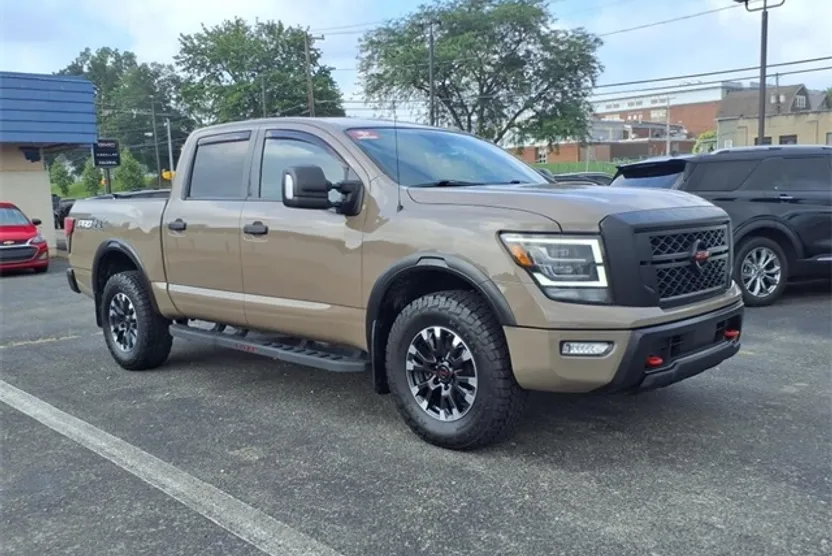 2021 Nissan Titan Crew Cab PRO-4X photo 1