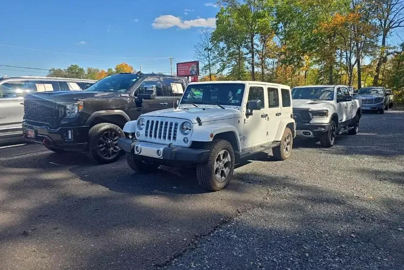 2017 Jeep Wrangler Unlimited Sahara photo 1