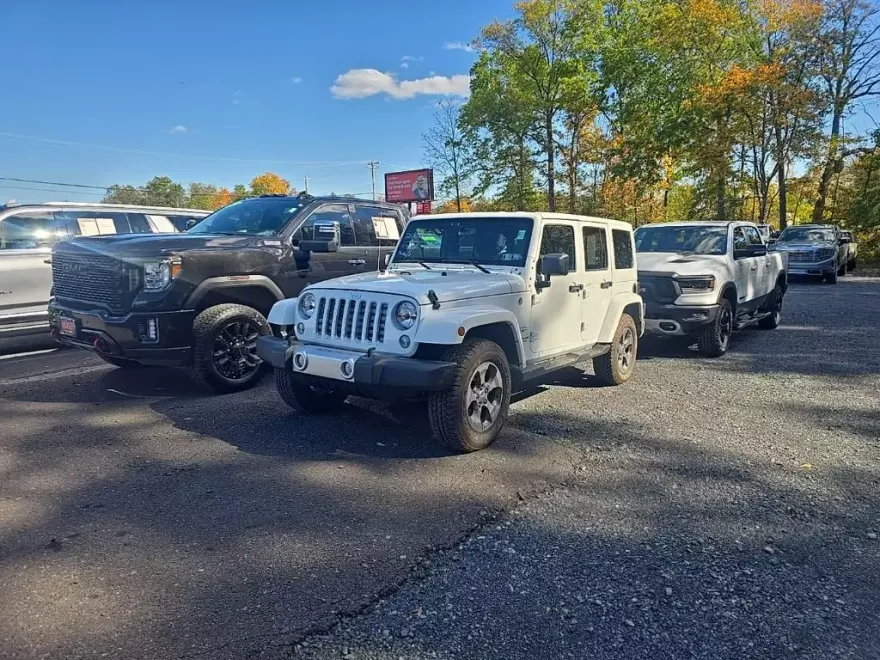 2017 Jeep Wrangler Unlimited Sahara photo 1
