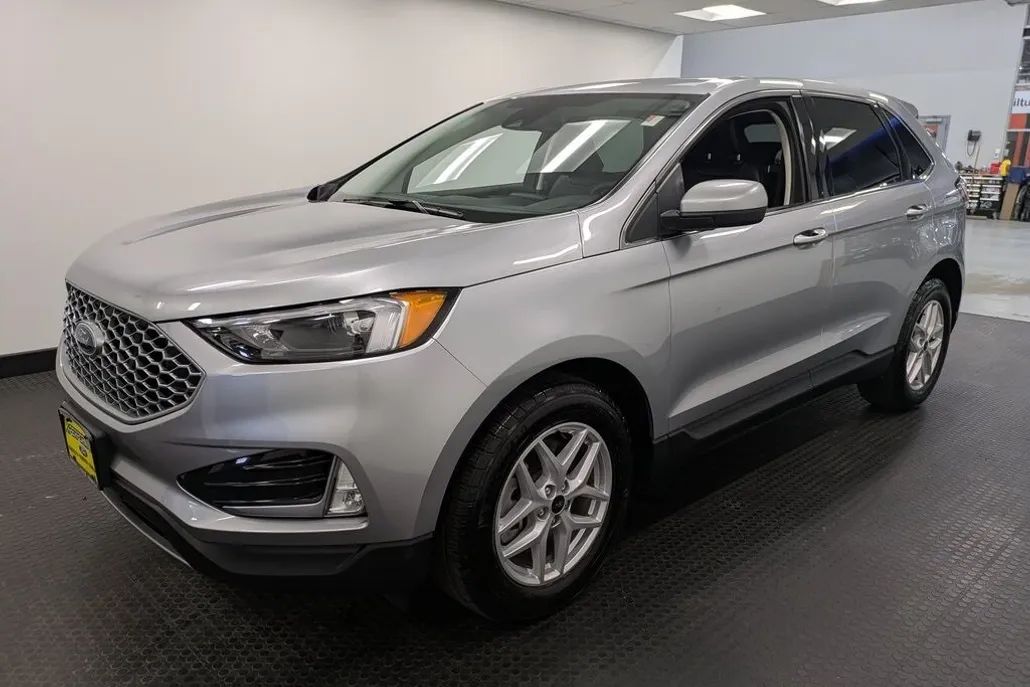 2023 Ford Edge SEL photo 1
