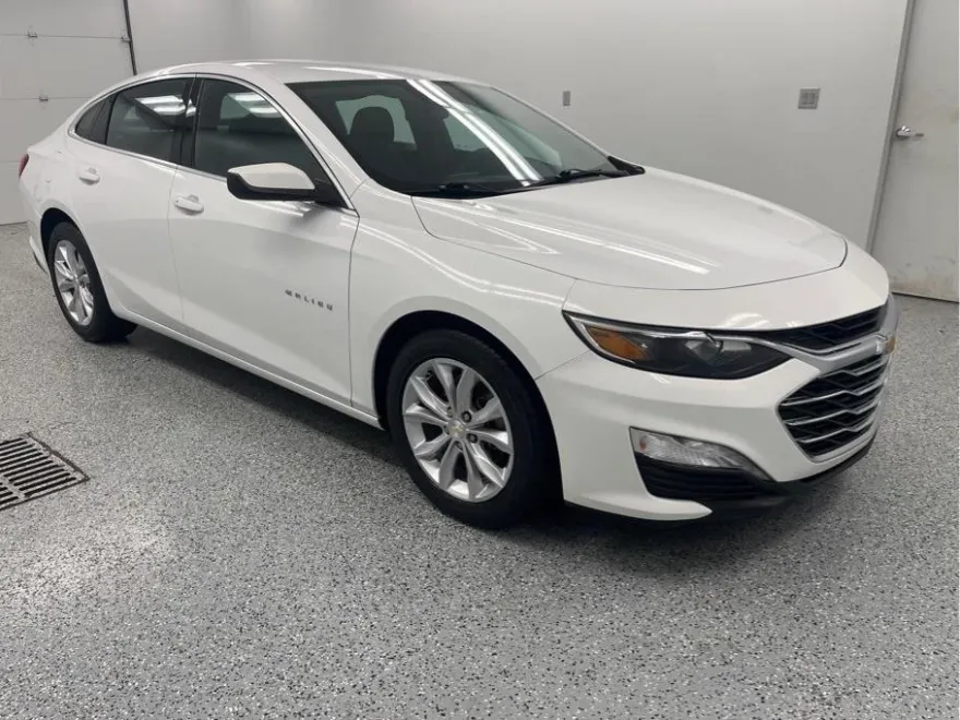 2023 Chevrolet Malibu 1LT photo 1