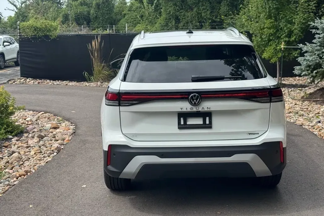 2025 Volkswagen Tiguan SE photo 1