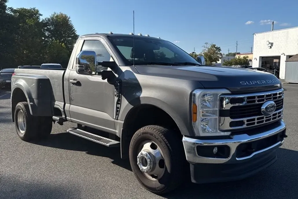 2023 Ford F-350 photo 1
