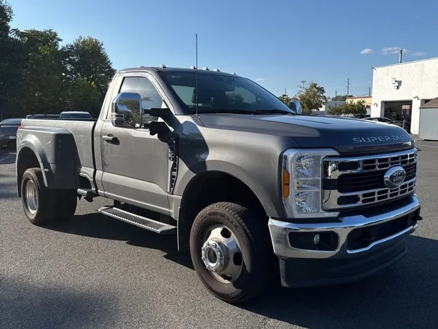 2023 Ford F-350 photo 1