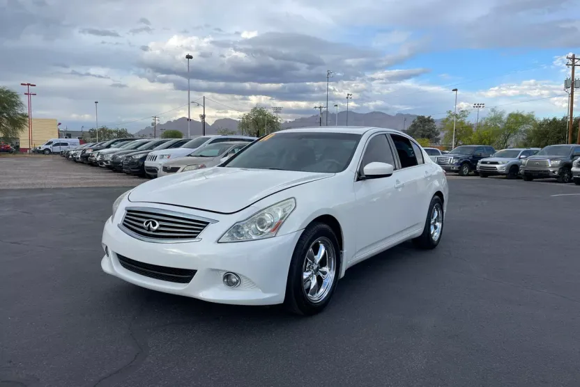 2011 Infiniti G37 photo 1