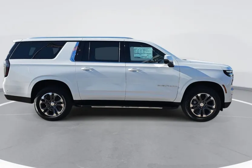 2026 Chevrolet Suburban LT photo 1