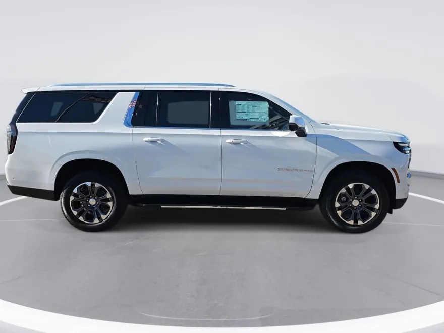 2026 Chevrolet Suburban LT photo 1