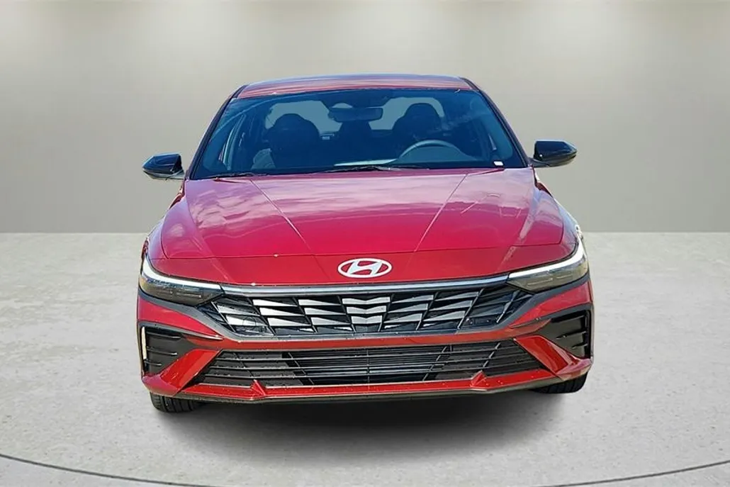 2025 Hyundai Elantra SEL Sport photo 1