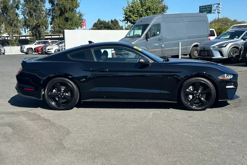 2022 Ford Mustang GT photo 1