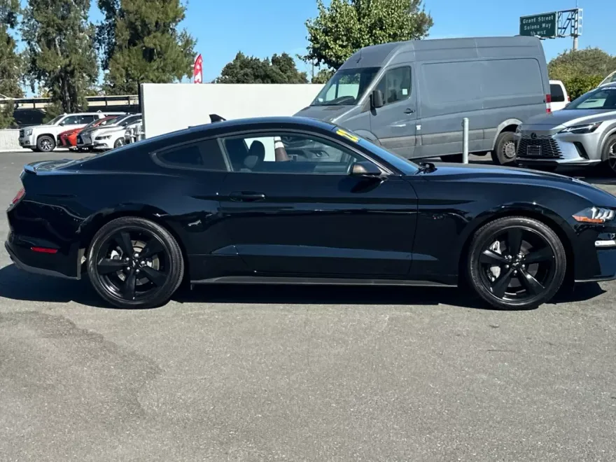 2022 Ford Mustang GT photo 1