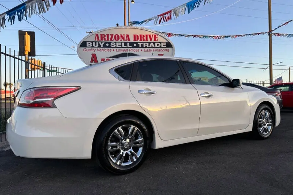 2014 Nissan Altima 2.5 photo 1