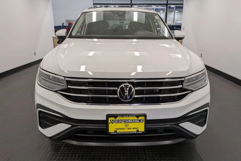 2022 Volkswagen Tiguan S photo 1