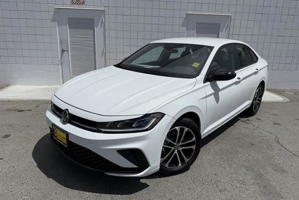 2025 Volkswagen Jetta Sport photo 1