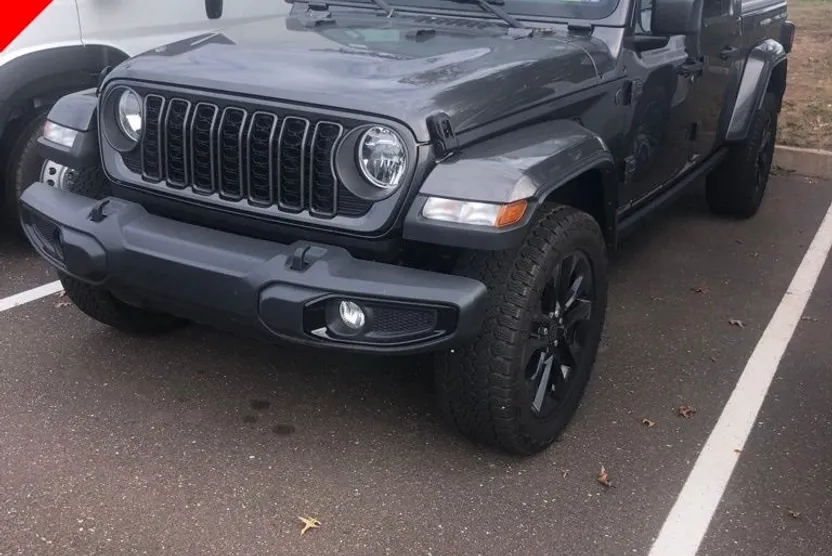 2024 Jeep Gladiator Sport photo 1