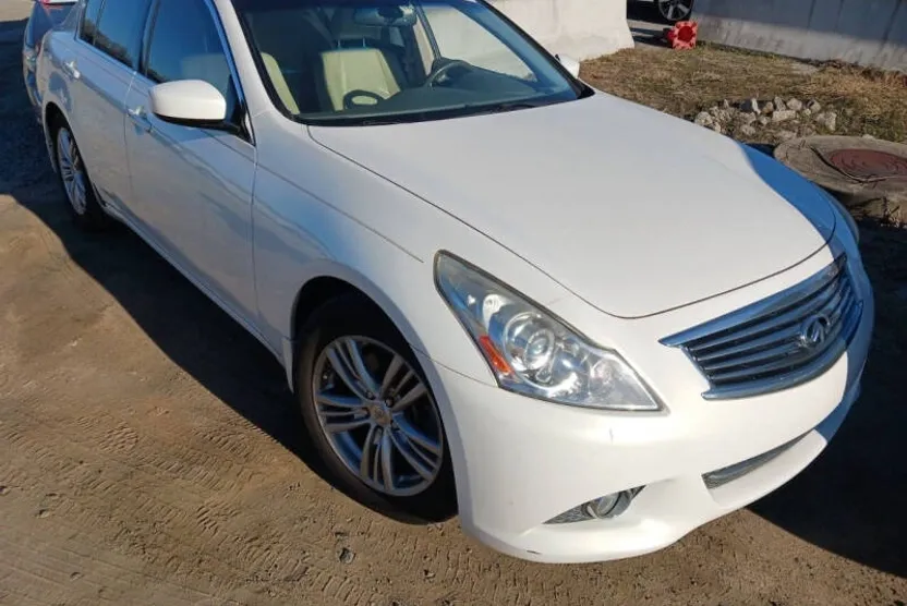 2013 Infiniti G37 Journey photo 1
