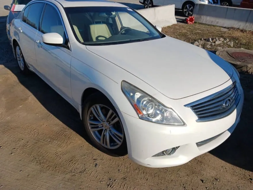 2013 Infiniti G37 Journey photo 1