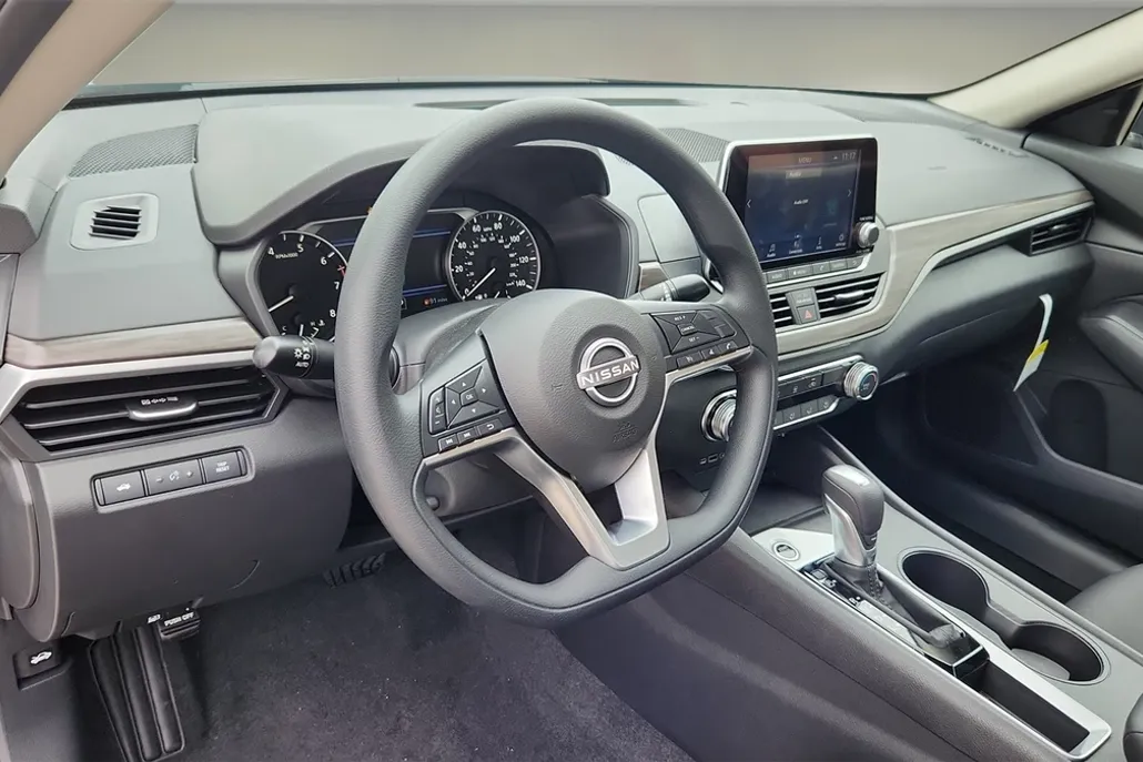 2025 Nissan Altima 2.5 SV photo 1