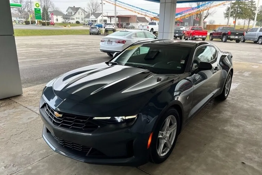2023 Chevrolet Camaro 1LT photo 1