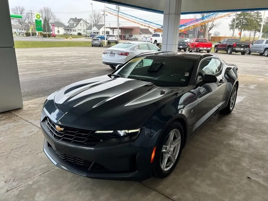 2023 Chevrolet Camaro 1LT photo 1