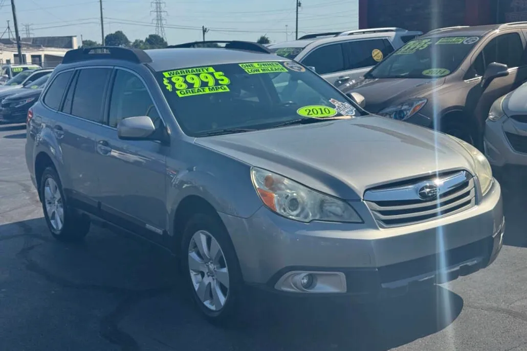 2010 Subaru Outback 2.5i Premium photo 1