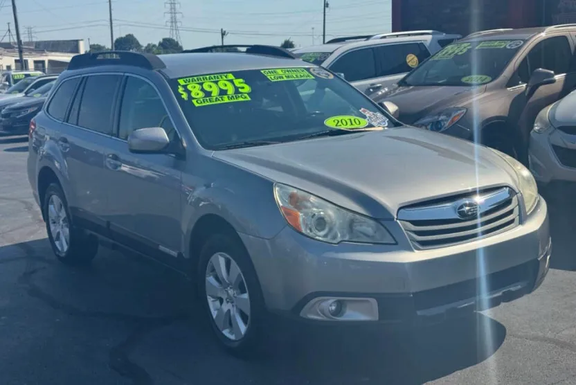 2010 Subaru Outback 2.5i Premium photo 1