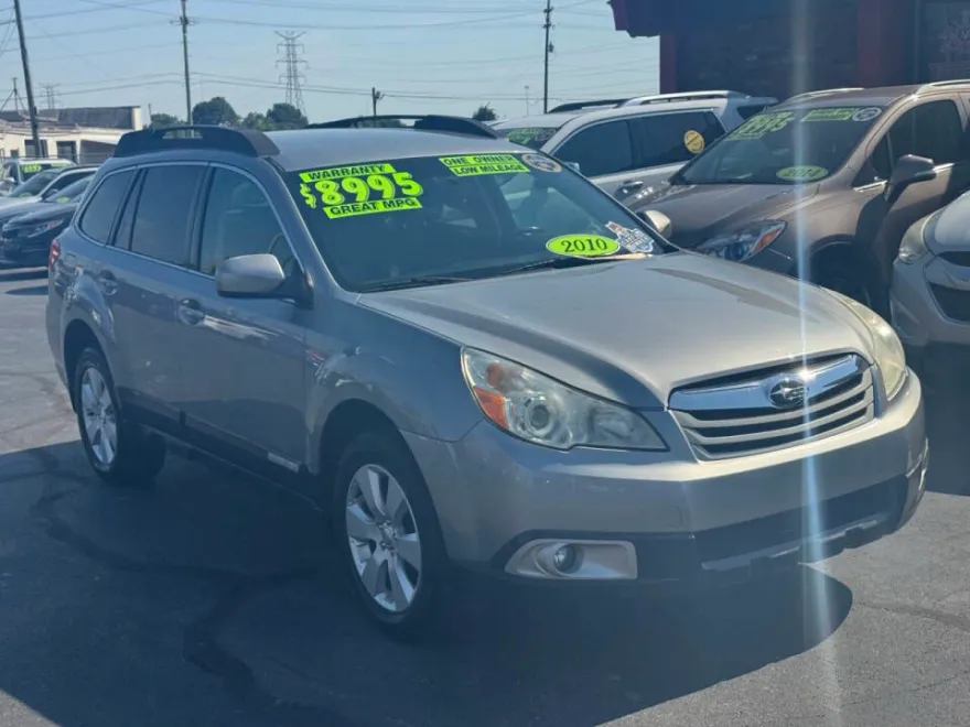 2010 Subaru Outback 2.5i Premium photo 1