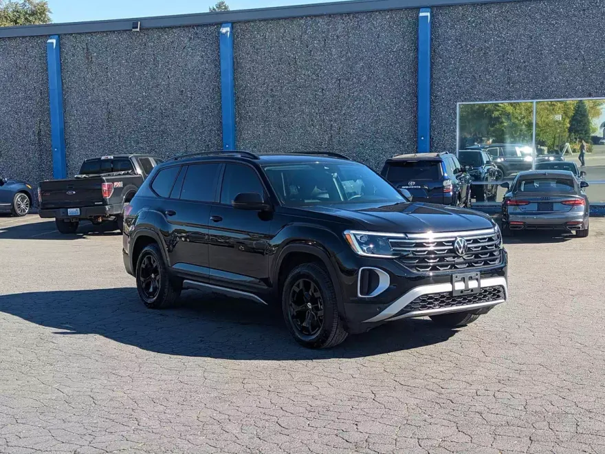 2024 Volkswagen Atlas Peak Edition SE Technology photo 1