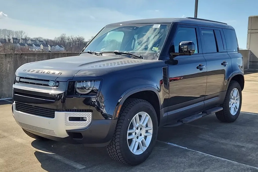 2025 Land Rover Defender 110 S photo 1