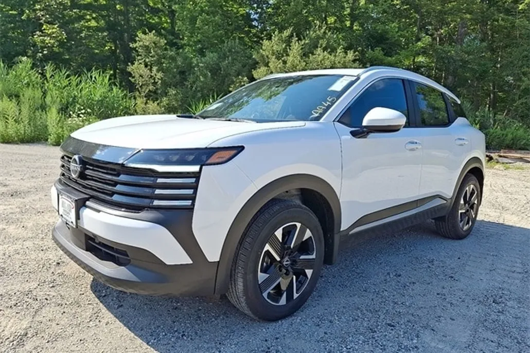 2025 Nissan Kicks SV photo 1